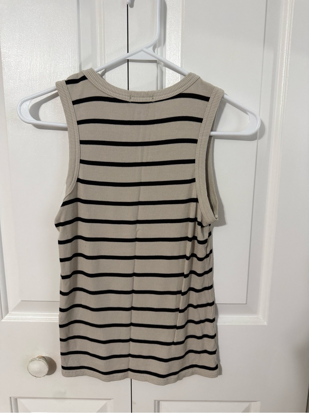 Fitted Ribbed Tank Top - Picture 3 of 3